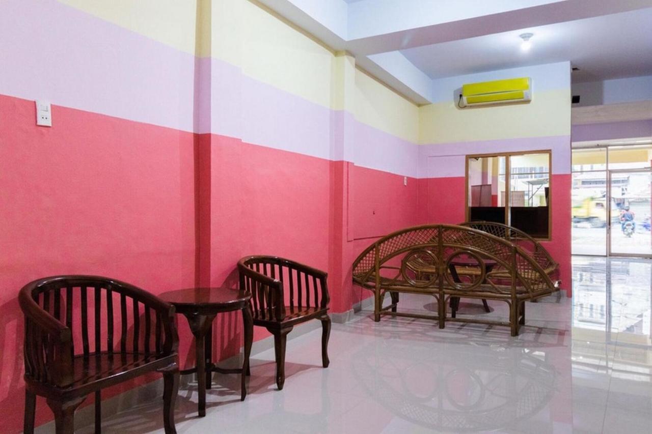 เรดดอร์ซ พลัส แอท จาลัน กาโตต ซูโบรโต เมดาน Hotel Sunggal ภายนอก รูปภาพ