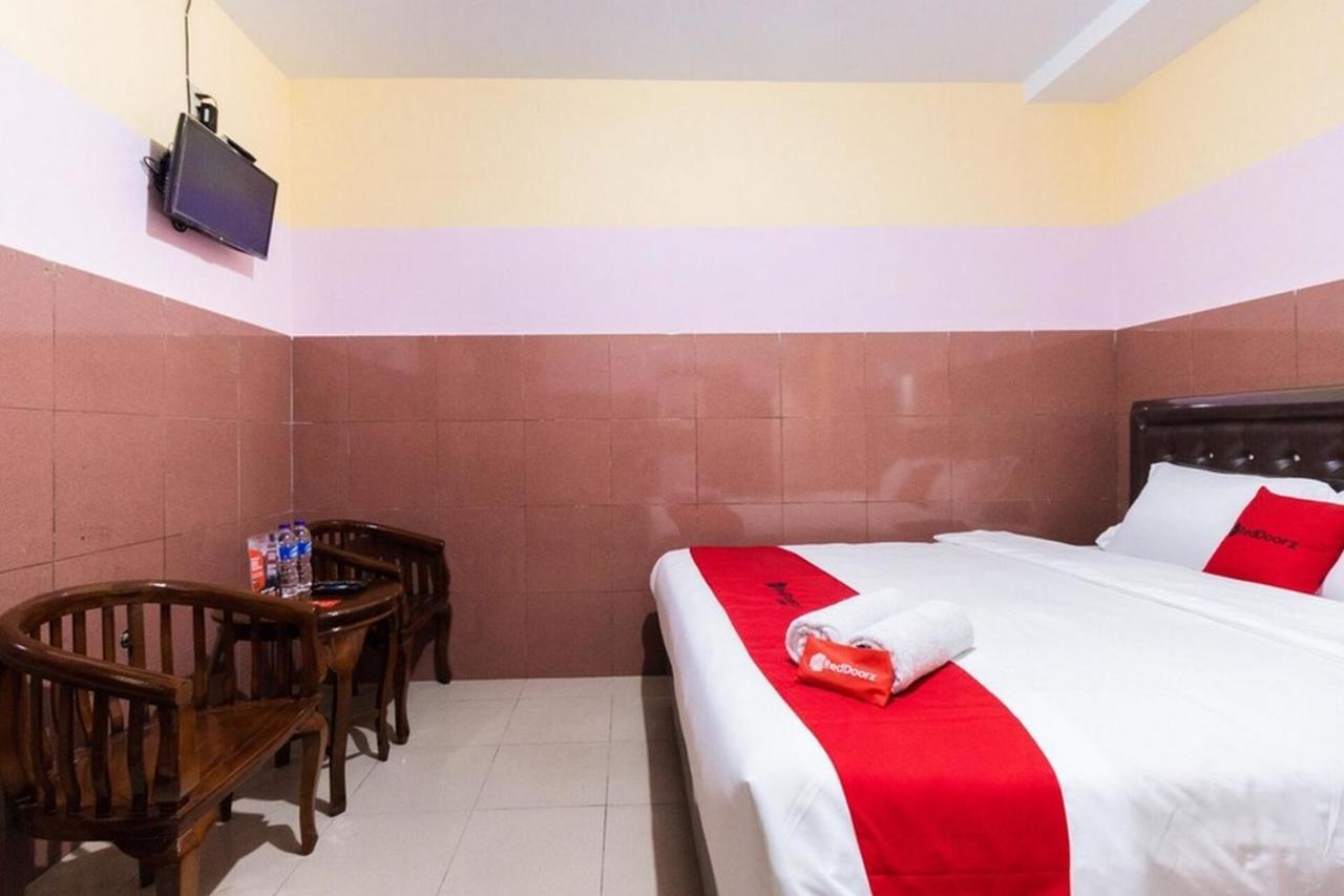 เรดดอร์ซ พลัส แอท จาลัน กาโตต ซูโบรโต เมดาน Hotel Sunggal ภายนอก รูปภาพ